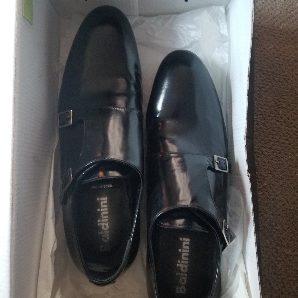 🍾Host Pic🍾 Men 's dress shoe Worn in store only.